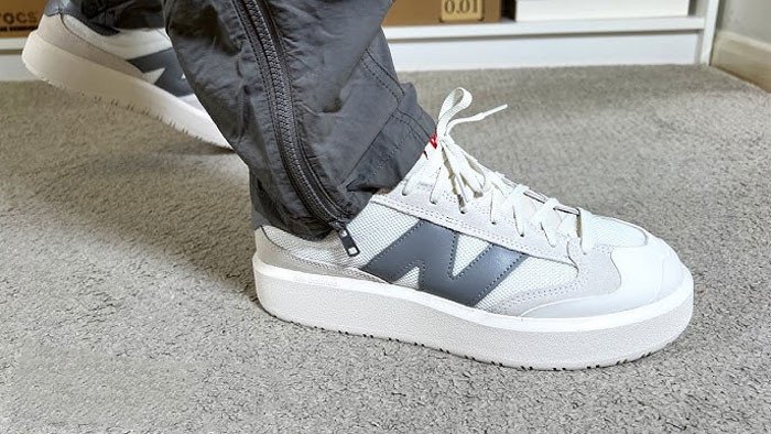 Giày New Balance CT302 đế cao với tông màu trung tính