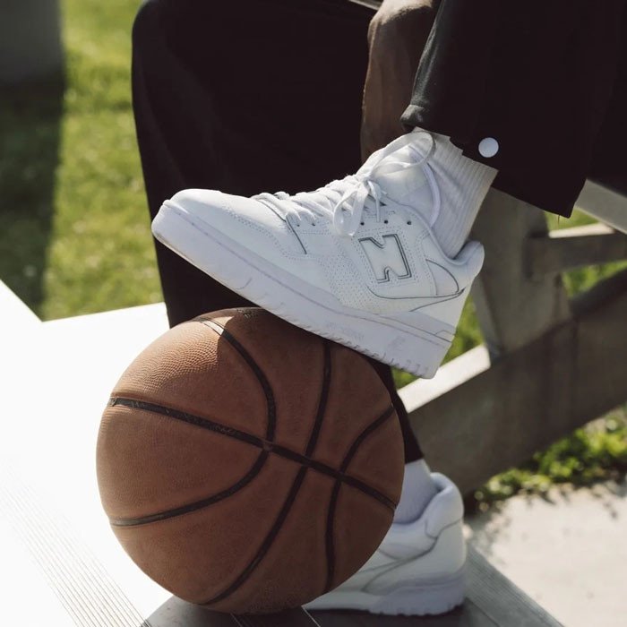 Giày New Balance CT302 trắng với đế xếp lớp hiện đại