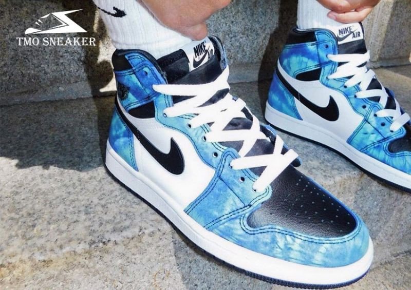 Giày Nike Air Jordan 1 High OG Tie-Dye với màu sắc đại dương, một mẫu giày thể thao hot 2025 độc đáo và nghệ thuật