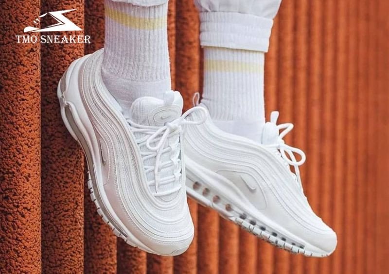 Giày Nike Air Max 97 White với thiết kế lượn sóng độc đáo, một đôi giày thể thao hot 2025 không lỗi mốt