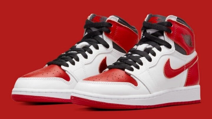 Giày Nike Jordan 1 màu đen trắng cổ cao phong cách thể thao