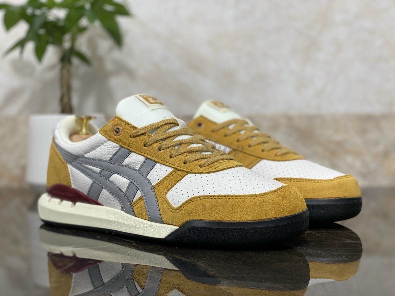 Giày Onitsuka Tiger Ultimate 81 EX màu kem phối xám và đen