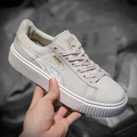 Giày Puma Suede cho nam màu đen với sọc Formstrip trắng nổi bật