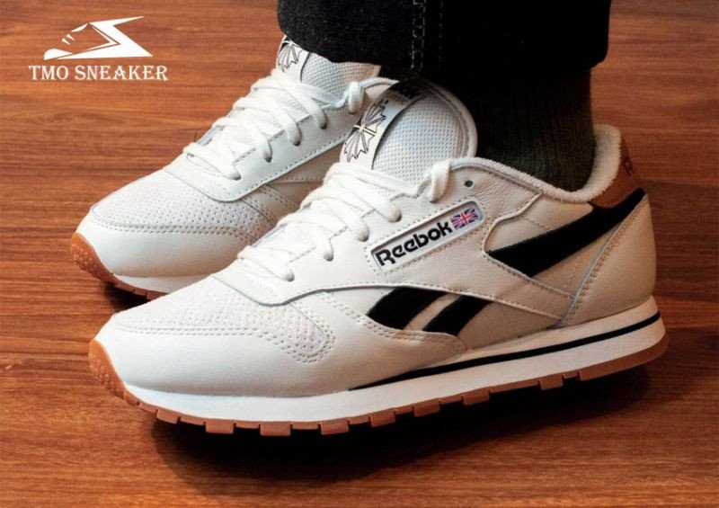 Giày Reebok cổ điển màu trắng, một đôi giày thể thao hot 2025 mang phong cách truyền thống