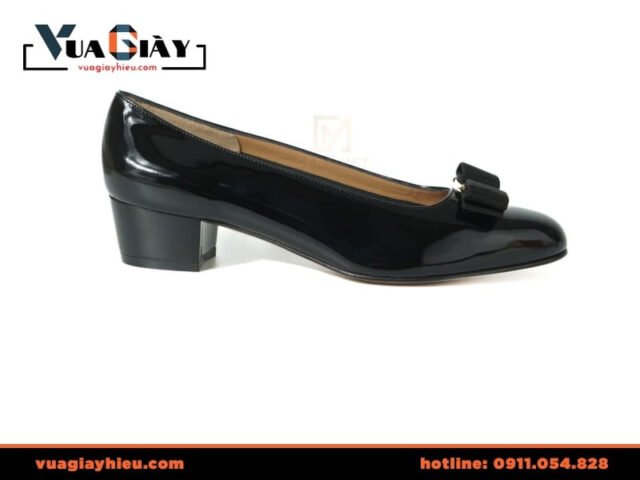 Giày Salvatore Ferragamo nữ đế bằng đinh tán, biểu tượng phong cách hiện đại