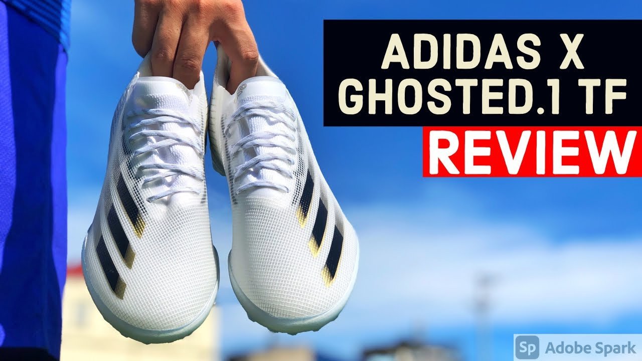 Giày sân cỏ nhân tạo Adidas cũng rất phổ biến