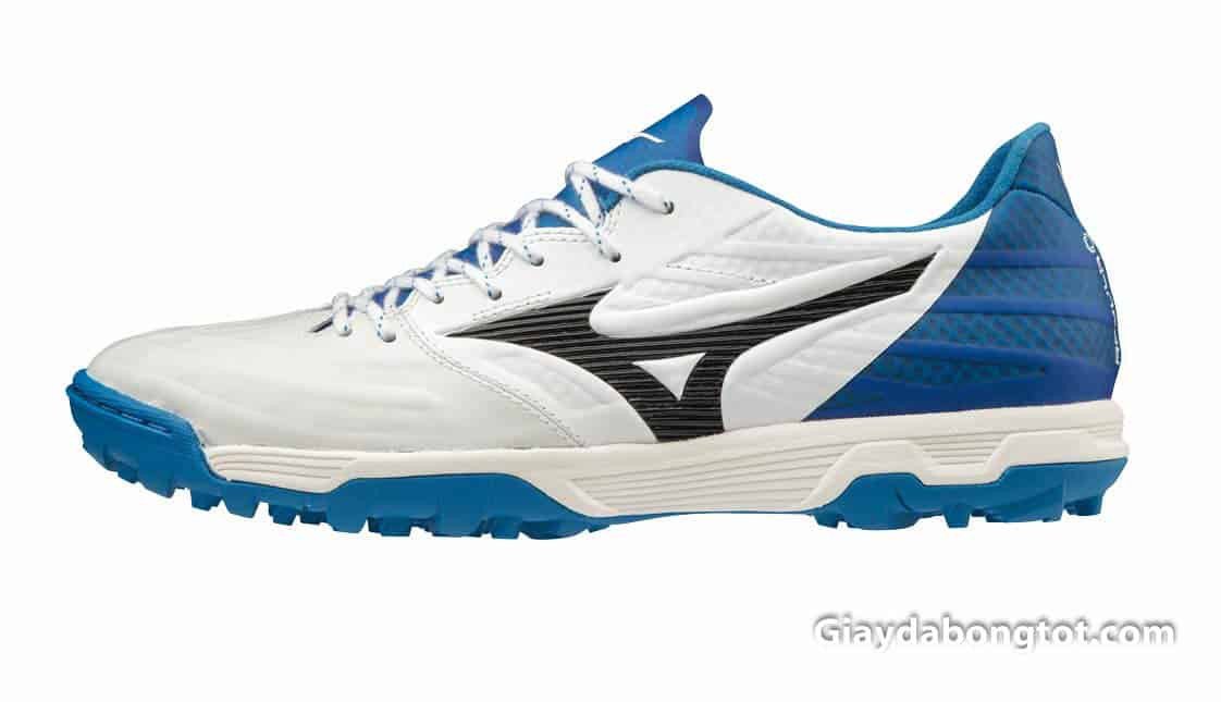 Giày sân cỏ nhân tạo Mizuno luôn rất tuyệt vời