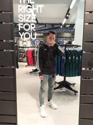Giày sneaker Adidas hợp thời trang tại cửa hàng Adidas Quy Nhơn