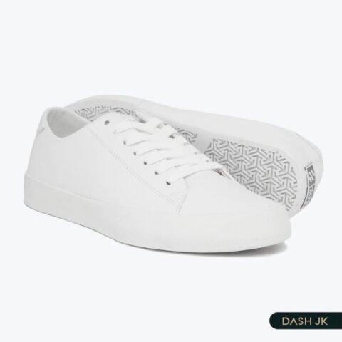 Giày sneaker đế cao su lưu hóa tăng độ chắc chắn và chống trượt hiệu quả.