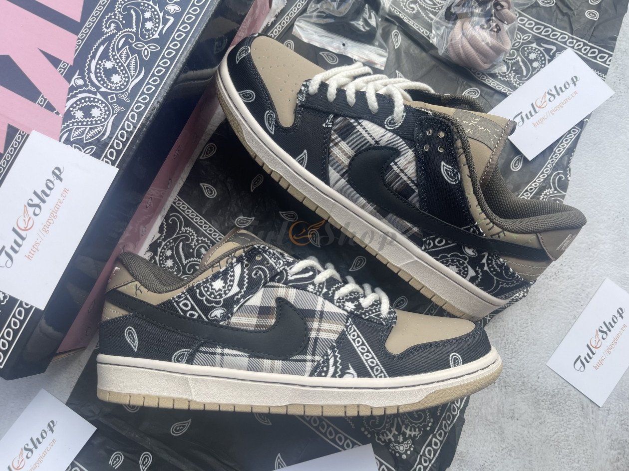 Giày sneaker nam SB Dunk Travis Scott được giới trẻ yêu thích