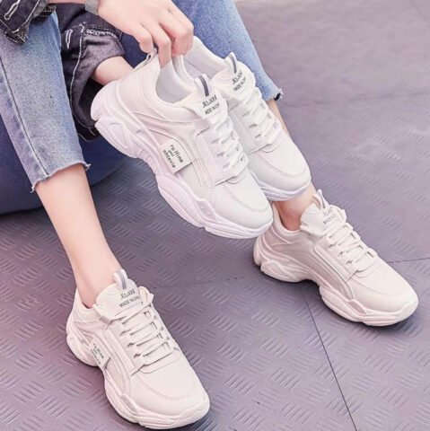 Giày sneaker nữ đế cao phong cách đường phố năng động, phù hợp nhiều trang phục