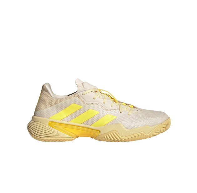 Giày tập gym nam adidas Barricade M mang lại sự thoải mái và êm ái.