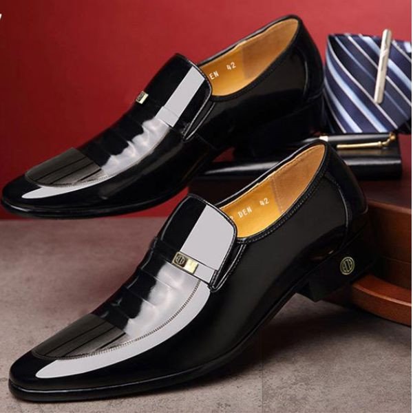 giày tây nam hàng hiệu valentino: giày đen bóng sang trọng của Elly