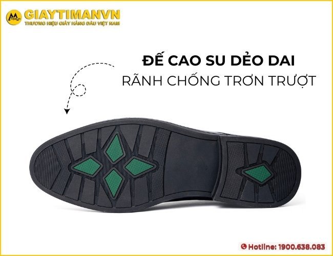 giày thể thao đế cao su thiết kế các khía rãnh hoặc hoa văn sâu giúp tăng độ bám đường