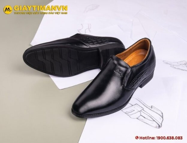 giày thể thao đế cao su với độ đàn hồi vượt trội và khả năng chống trượt hiệu quả