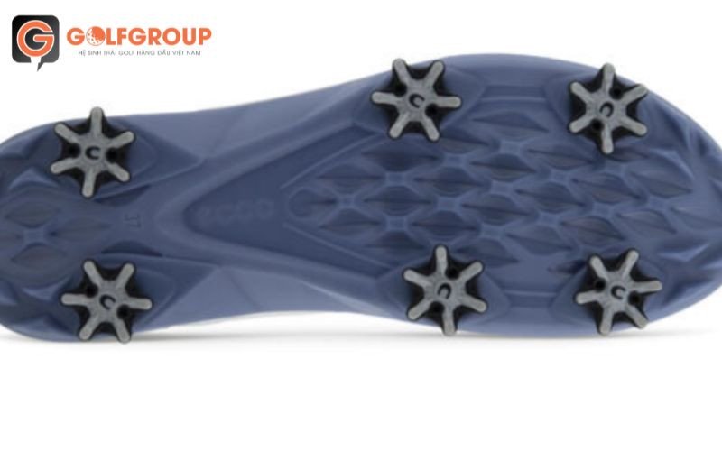 Giày thể thao ECCO nữ màu trắng với đế đinh Fluidform chống trượt hiệu quả