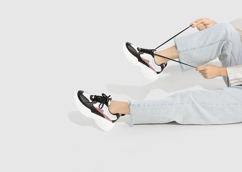 Giày thể thao Juno phối màu hồng và trắng hiện đại