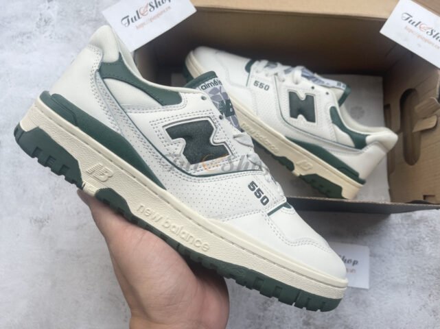 Giày thể thao New Balance 550 màu trắng xanh lá cây nổi bật