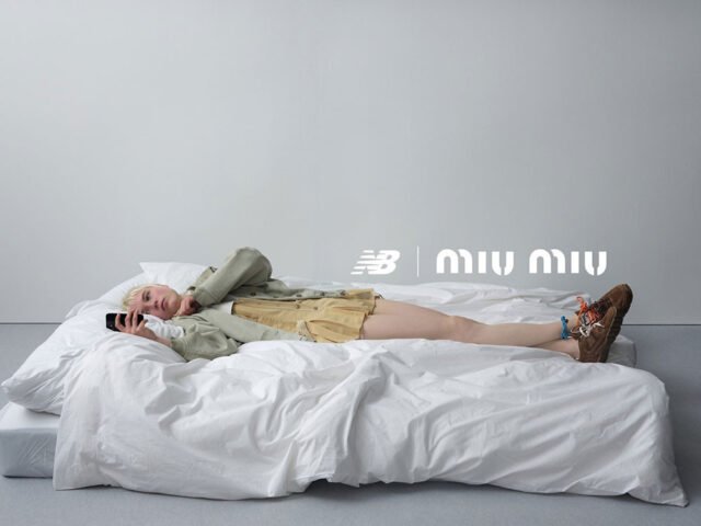 Giày thể thao nữ Miu Miu New Balance 530 SL trong chiến dịch quảng cáo