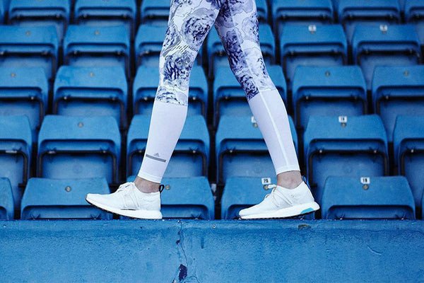 Giày thể thao Ultra Boost nữ phối cùng quần legging