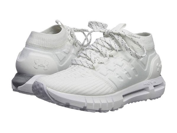 Giày thể thao Under Armour trẻ trung năng động với phối màu đen trắng