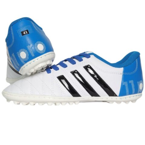 Giày Toni Kroos 11 Pro đế đinh dăm chuyên dụng cho sân cỏ nhân tạo, nổi bật với ba sọc đặc trưng và chất liệu cao cấp.