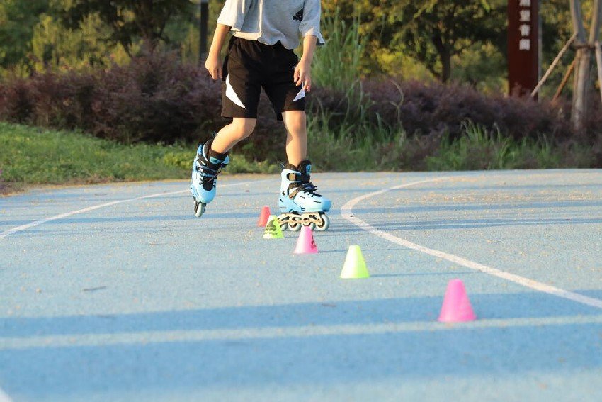 Giày trượt patin 1 hàng bánh xe hỗ trợ di chuyển nhanh và linh hoạt hơn