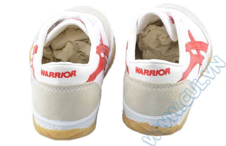 Giày Warrior chính hãng nhìn từ phía sau, đảm bảo chất lượng và kích thước chuẩn