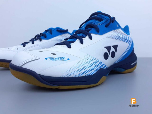 Giày yonex 65z3 2023 màu trắng xanh dành cho nam, nhìn từ phía sau.