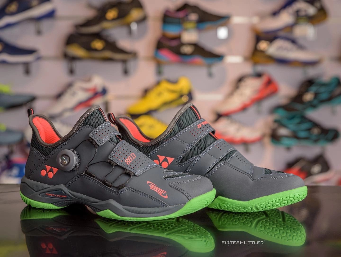 Giày Yonex Power Cushion 88 Dial với công nghệ nút vặn và đệm êm ái