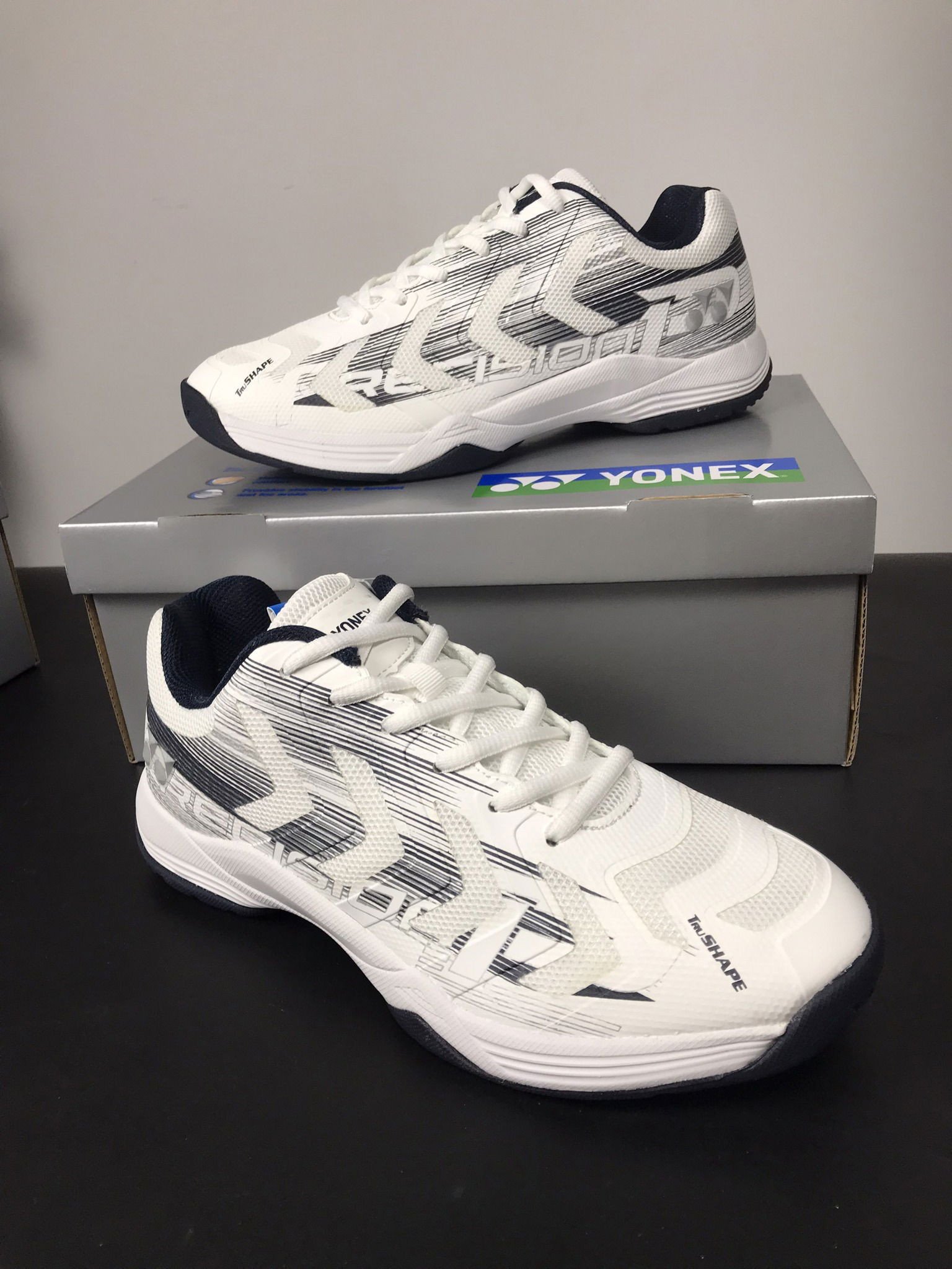 Giày Yonex Precision 2 với chất liệu DOUBLE RUSEL MESH, nổi bật khả năng thoáng khí