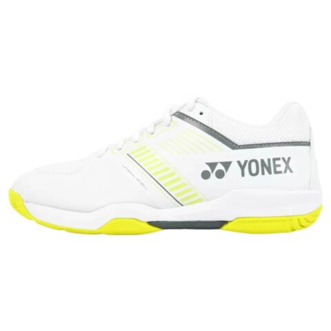 Giày Yonex Strider Flow Wide trắng xanh chuối, thiết kế hiện đại trên sân cầu lông
