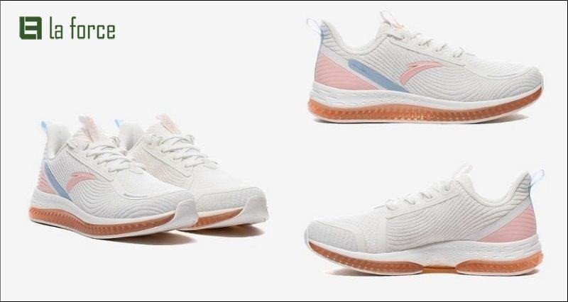 Góc cận cảnh một đôi giày thể thao Anta với thiết kế hiện đại và logo thương hiệu rõ nét, nhấn mạnh chất lượng và phong cách