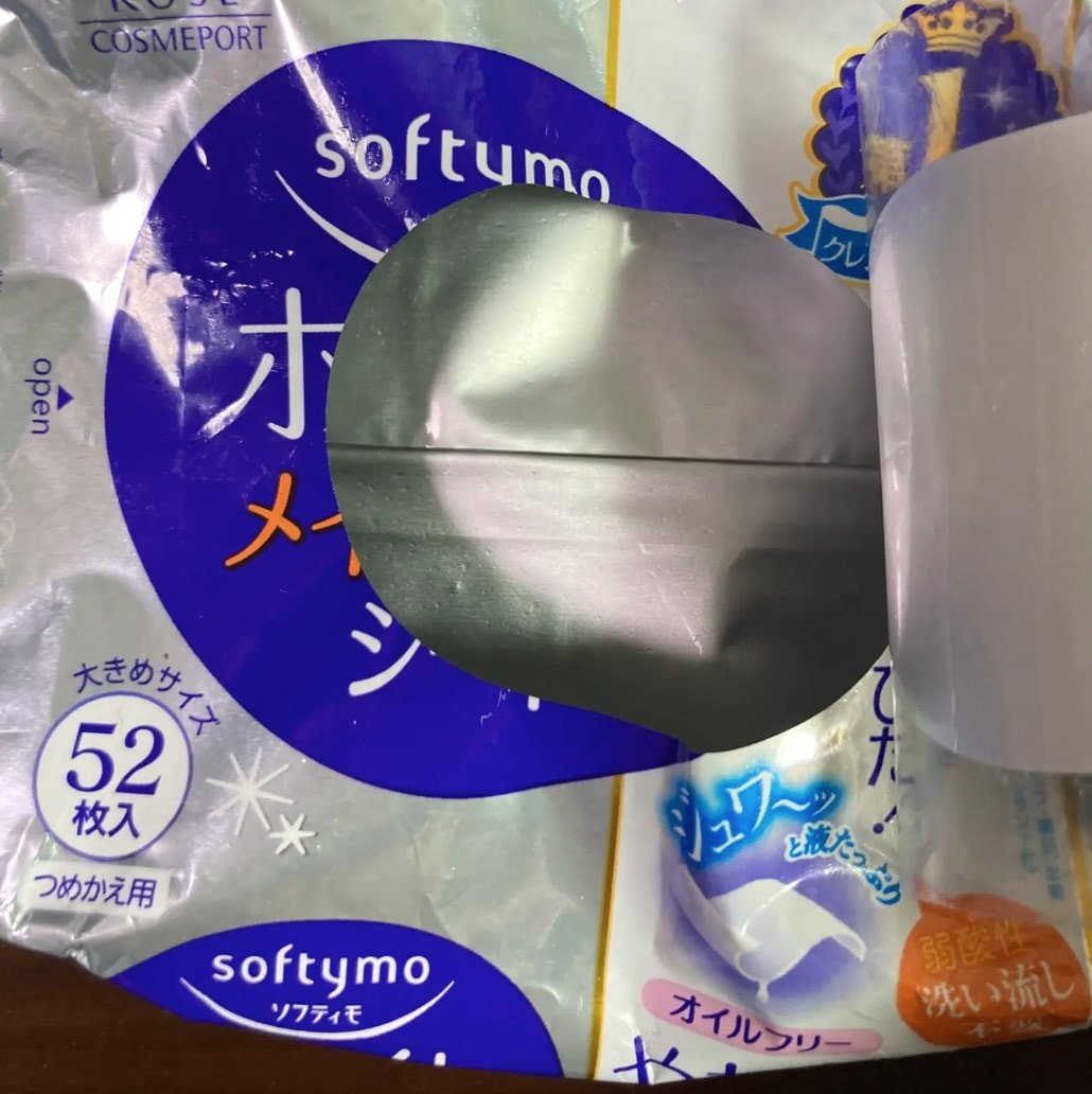 Gói giấy tẩy trang Kose Softymo của Nhật tiện lợi khi mang theo du lịch hoặc đi làm
