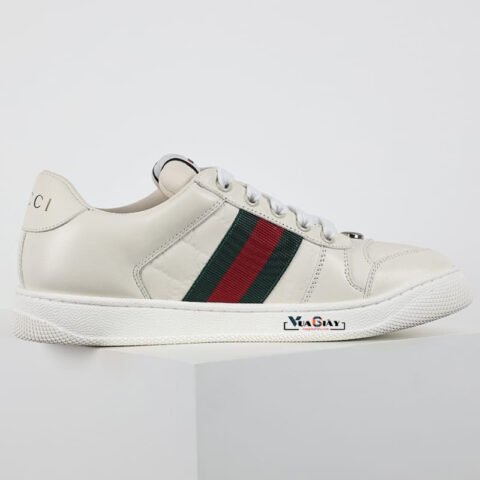 Gucci Screener trắng Sơn Tùng với chi tiết sọc xanh đỏ