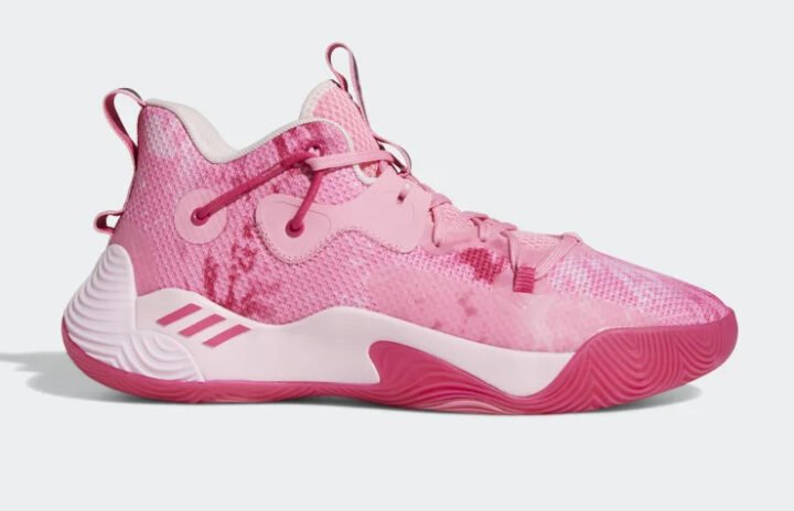 Hình ảnh cận cảnh các mẫu giày adidas sneaker nam đa dạng kiểu dáng và màu sắc, trưng bày trong cửa hàng