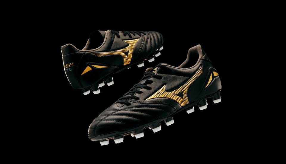 Hình ảnh giày đá bóng Mizuno Morelia Neo 4 The Aurum Pack với tông màu đen vàng đồng