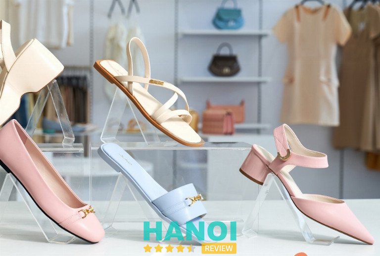Hình ảnh giày Juno với các đôi giày cao gót, bệt và sandal được trưng bày gọn gàng trên kệ, nổi bật vẻ đẹp và chất lượng.