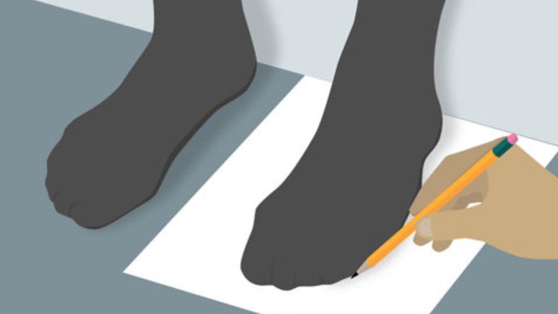 Hình ảnh minh họa các bước đo chiều dài bàn chân chuẩn xác để tìm size giày phù hợp