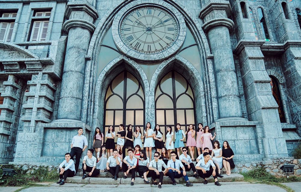 Hình ảnh minh họa cách chọn giày kỷ yếu nữ vừa vặn, êm ái để có thể di chuyển thoải mái