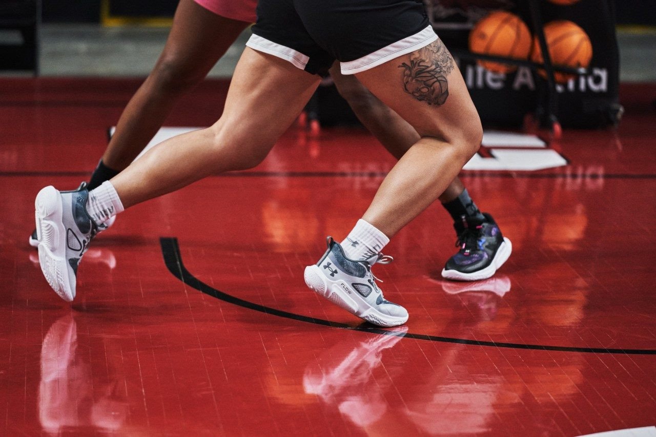 Hình ảnh mô tả quy trình đổi trả sản phẩm giày Under Armour dễ dàng