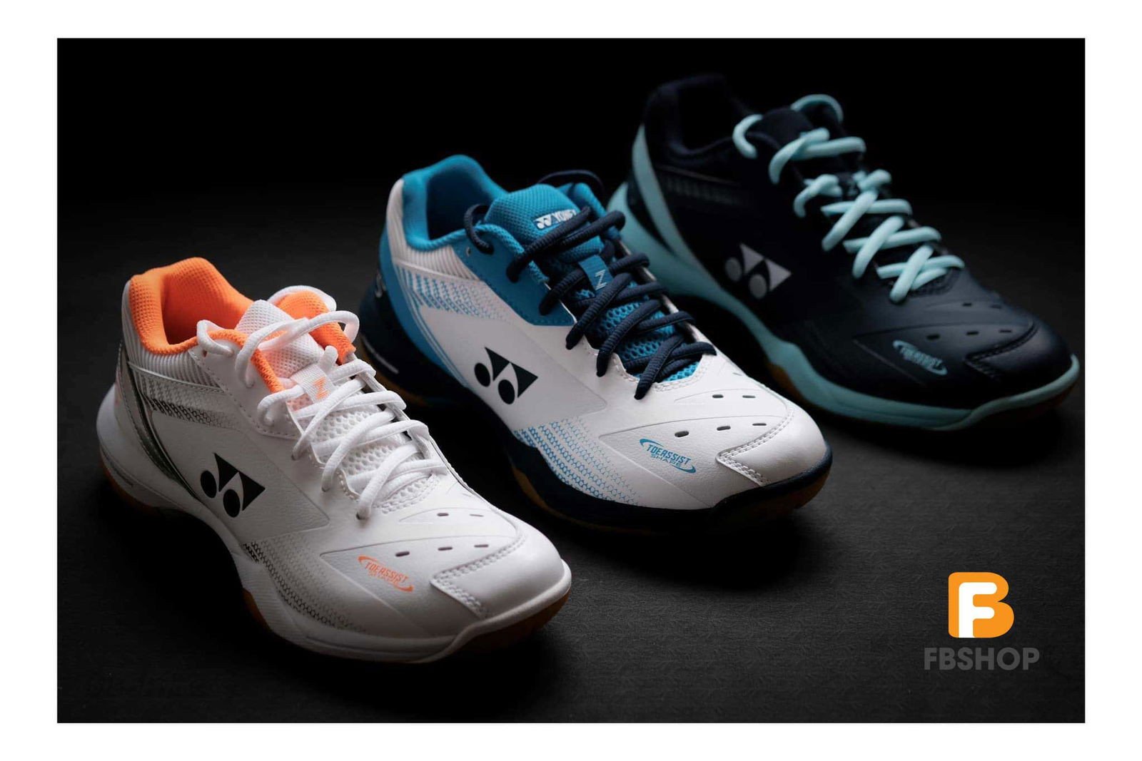 Hình ảnh tổng thể giày yonex 65z3 2023 màu trắng xanh từ bên hông