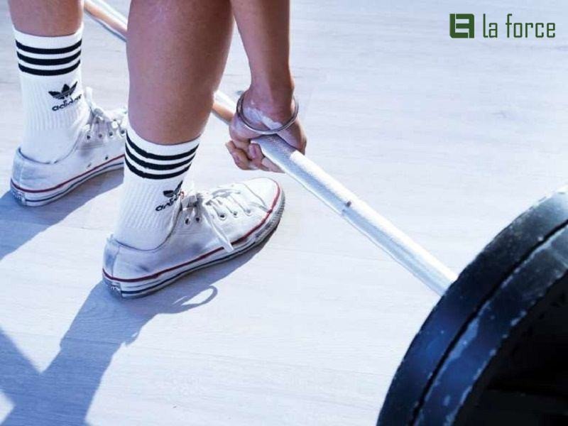 Hình ảnh top giày tập gym nữ chuyên dụng cho các bài tập nâng tạ