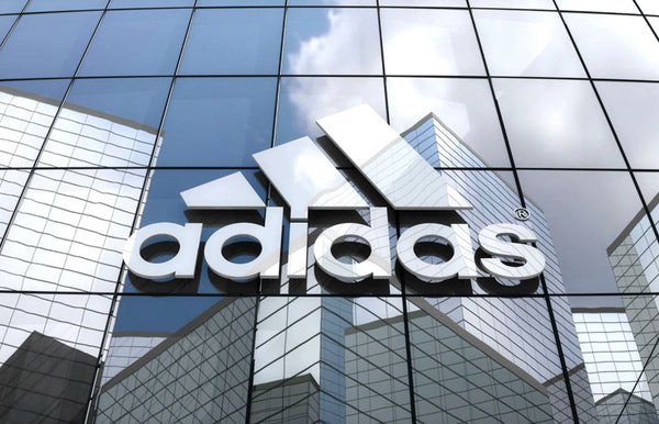 Hình ảnh xưởng sản xuất giày thể thao Adidas thuở ban sơ, đặt nền móng cho thương hiệu huyền thoại