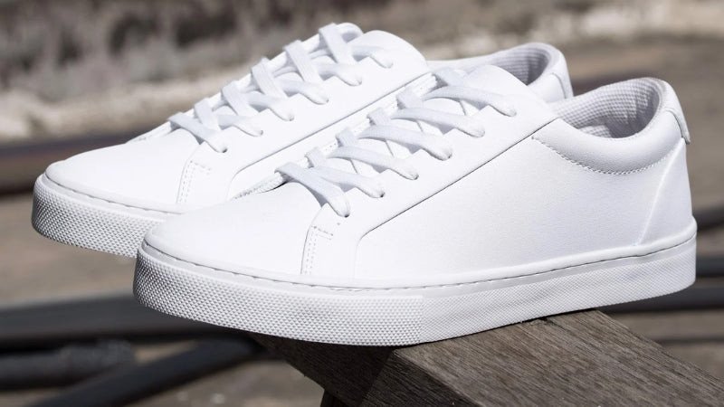 Hộp đựng giày chuyên dụng giúp bảo quản giày sneaker khỏi bụi bẩn và độ ẩm