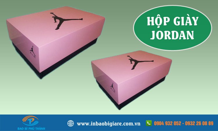 Hộp giày Nike Jordan với tem nhãn thông tin sản phẩm