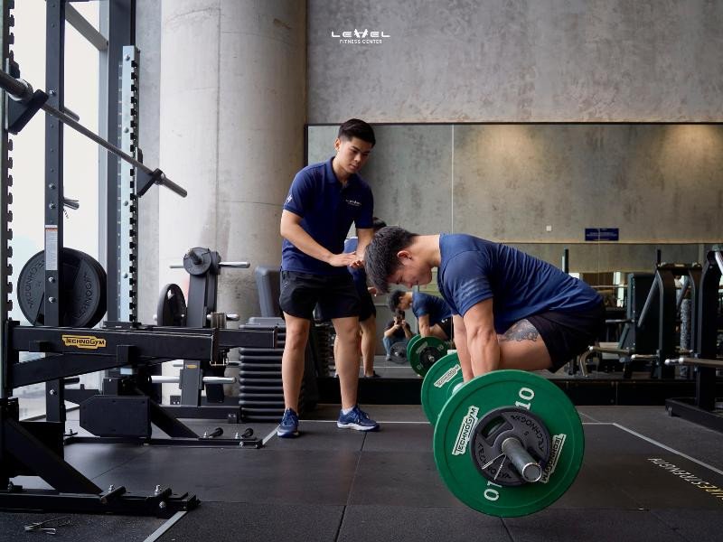 Huấn luyện viên cá nhân chuyên nghiệp hỗ trợ tập gym Cầu Giấy