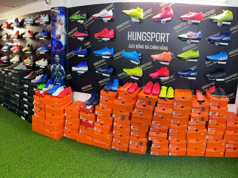 Hungsportstore với không gian trưng bày giày đá bóng chính hãng, một lựa chọn đáng tin cậy tại Hà Nội