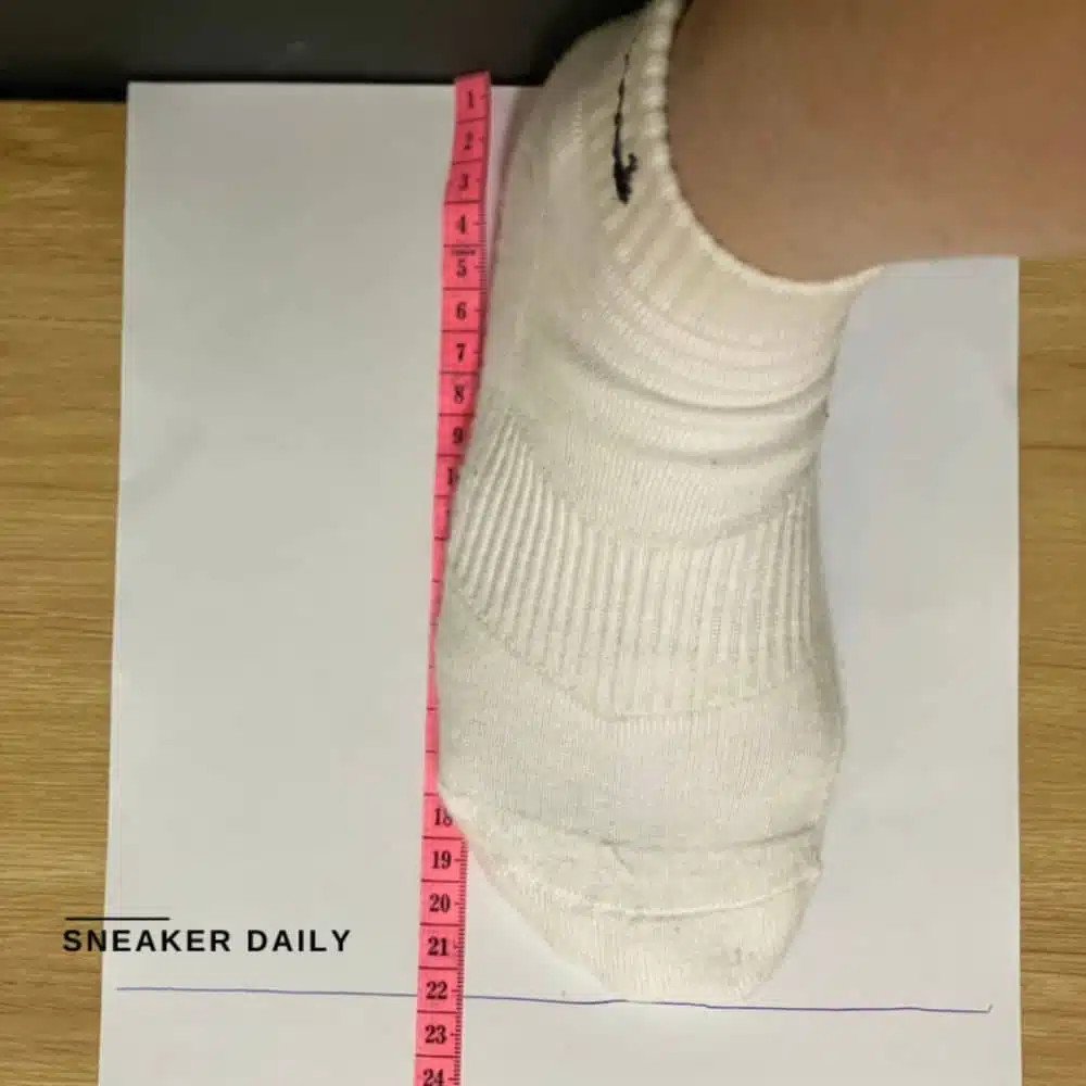 Hướng dẫn đo chân để chọn bảng size giày Nike Jordan nam Bước 3