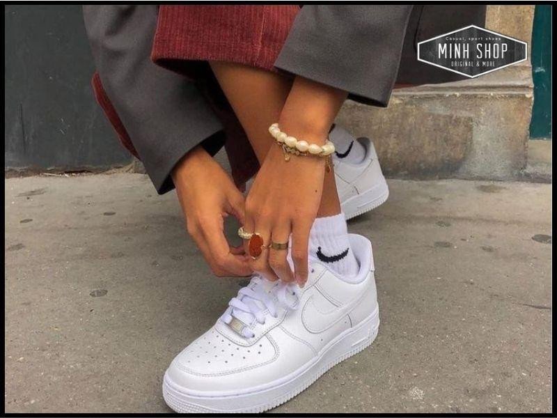 Hướng dẫn đo chiều dài bàn chân để chọn size giày Air Force 1